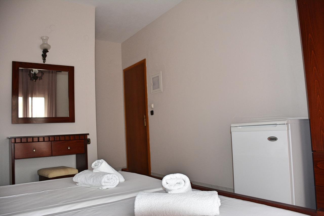 Mokos Rooms Perdika  Buitenkant foto